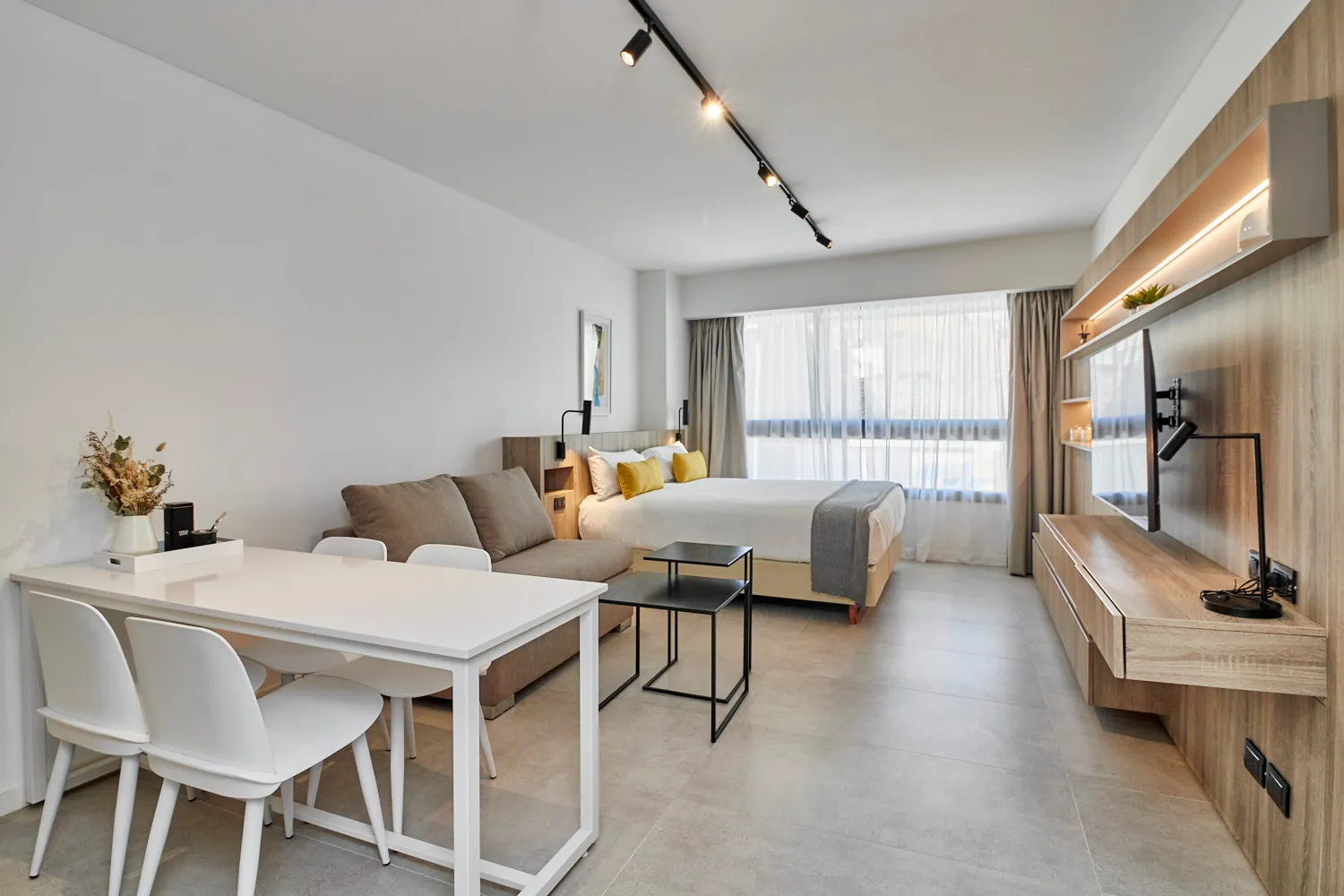 Departamento de Stay In Soho con cama doble, estar y comedor