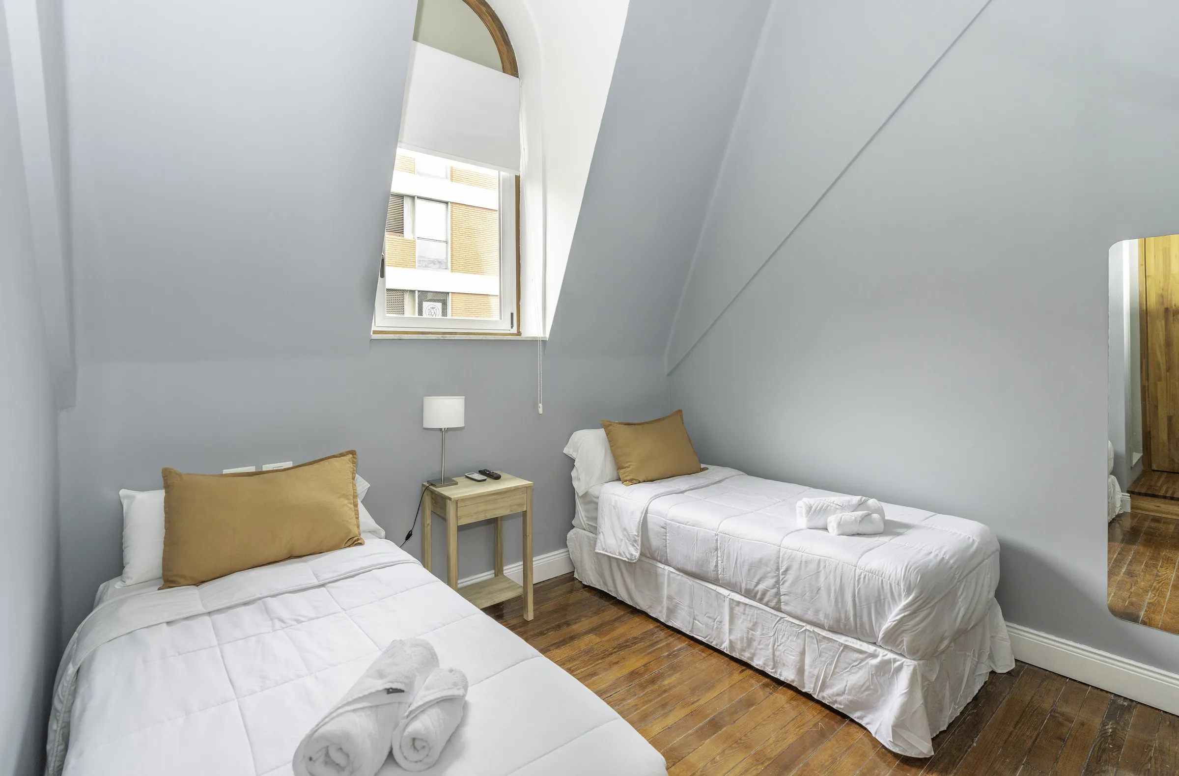 Habitación de Riobamba Suites con dos camas individuales